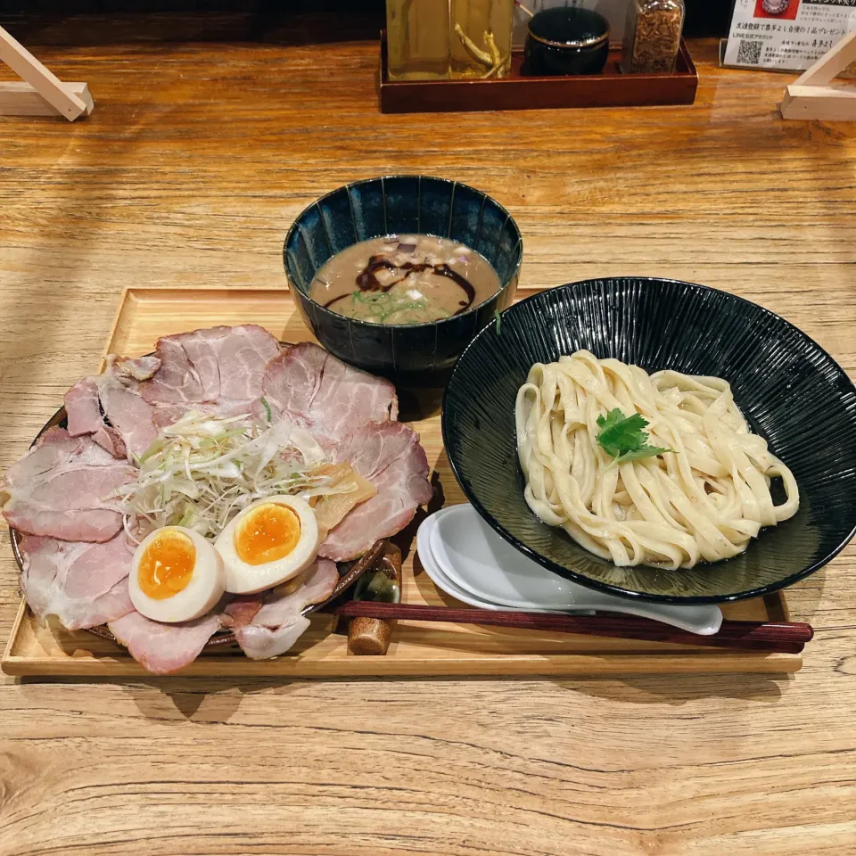 花盛りチャーシューつけ麺🍜|ちゃみこさん