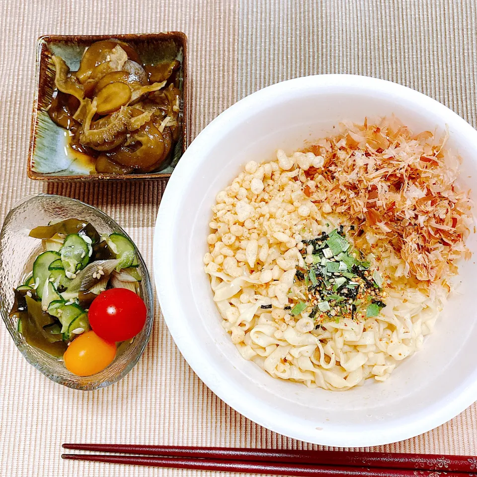 キュウリの酢の物と汁なしカップうどん|akkoさん