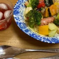 Snapdishの料理写真:夏野菜パスタと自家製苺ソーダ|まりこさん