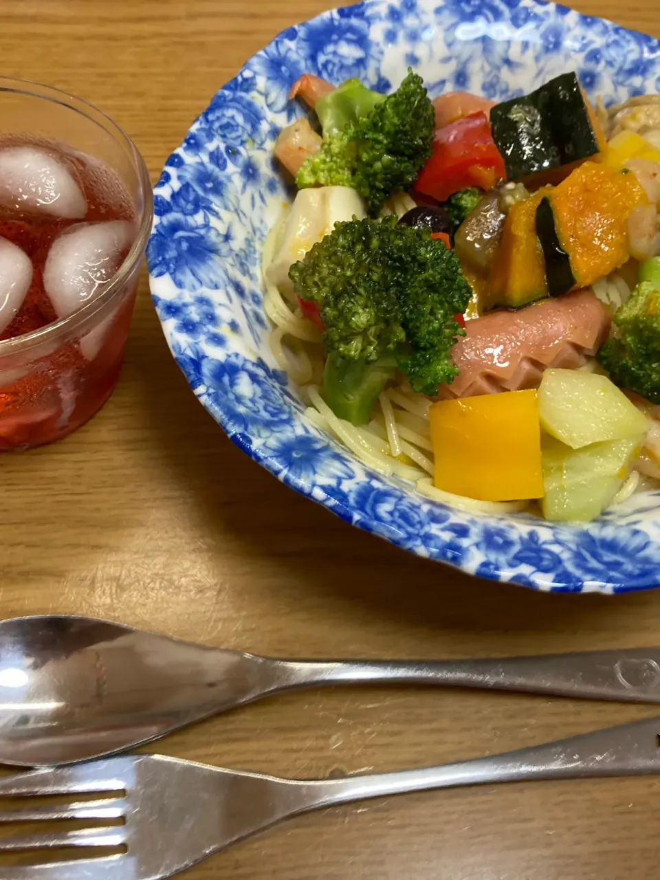 夏野菜パスタと自家製苺ソーダ|まりこさん