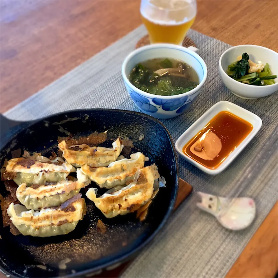 Snapdishの料理写真:焼き餃子
油あげと小松菜のおひたし
レタスとしめじ、わかめのスープ|𓇼 Ⓢ Ⓗ Ⓘ Ⓝ Ⓞ Ⓑ Ⓤ 𓇼さん