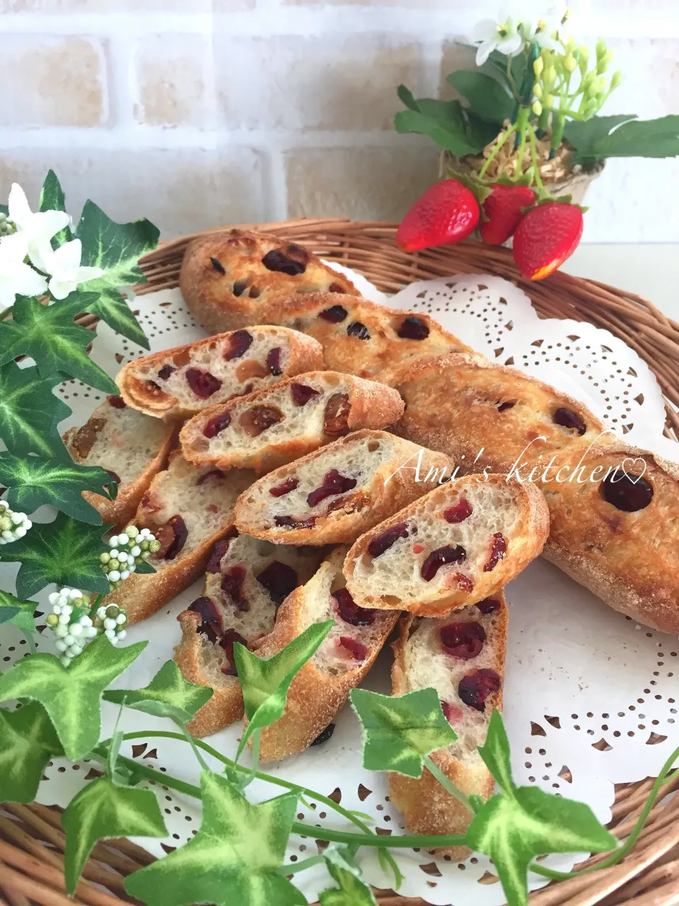 クランベリーとイチジクと胡桃のハードパン😆🥖|あみさん