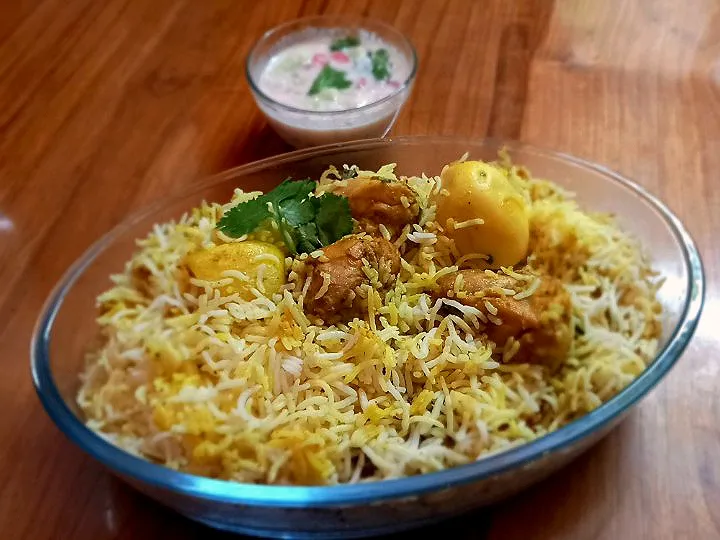 Chicken biryani with raita...|Moumita Chowdhury Senさん