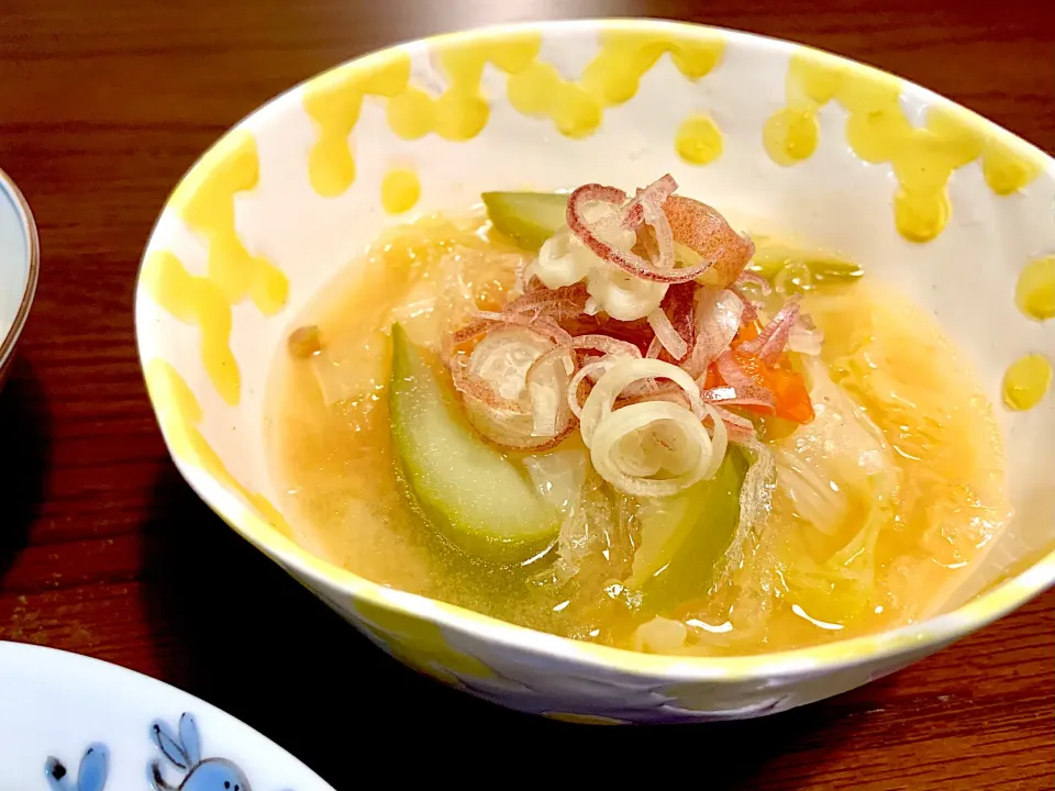 夏野菜と寒天の冷やし味噌汁|かなっぺさん