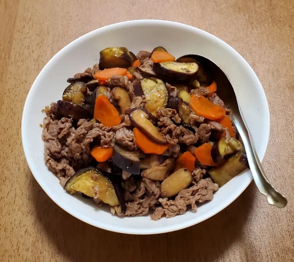 牛肉となすとしいたけとにんじんの甘辛煮|ナナさん