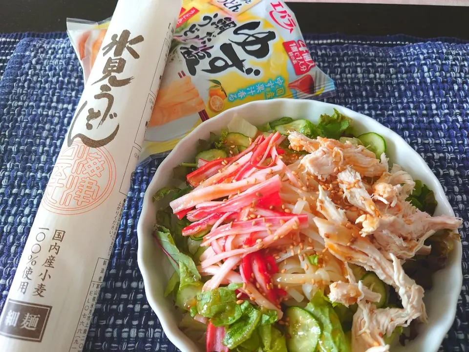 ★在宅ランチ★
❇️サラダうどん　鯛だしゆず塩味
(氷見うどん 蒸し鶏胸肉 カニカマ)|☆Chieco☆さん