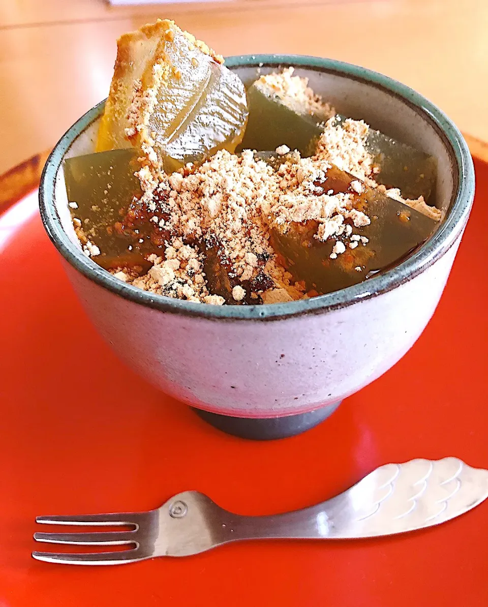 今日は緑茶寒天にきな粉と黒蜜で和風おやつ👍|海斗さん