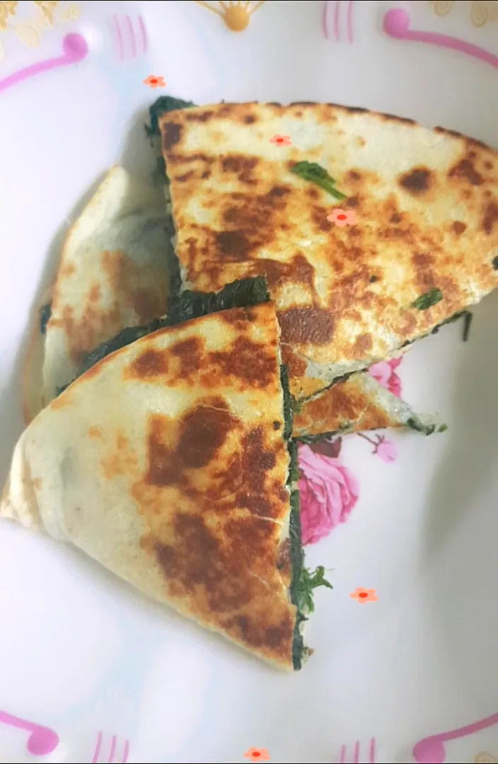 Snapdishの料理写真:spinach cheese quesadilla|patcookingfeverパットさん