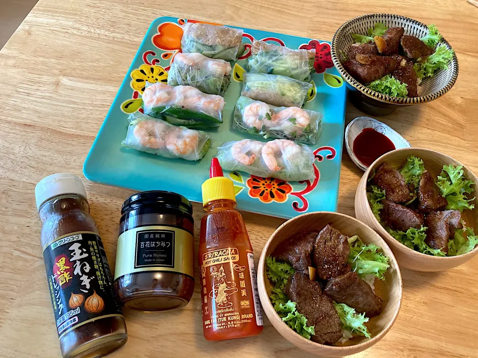 Snapdishの料理写真:生春巻き(エビアボカドレタス🥑🦐はシラチャーand蜂蜜ソース、甘辛そぼろとオクラきゅうりは玉ねぎ黒酢ドレッシングで)|さくたえさん