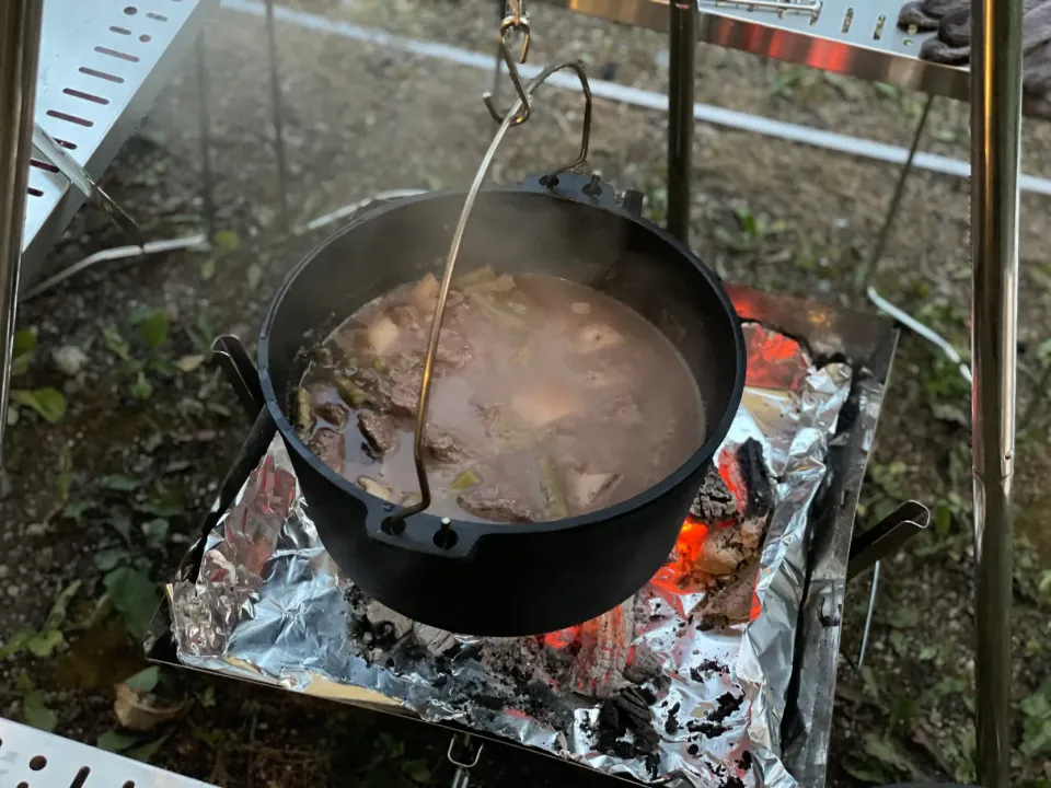 キャンプ飯　牛の赤ワイン煮込み❤️|kaori0918さん