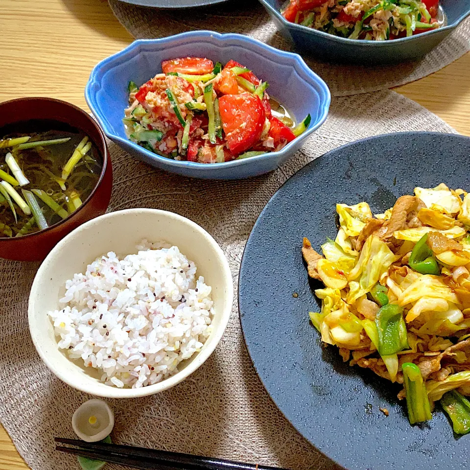 回鍋肉、トマトときゅうりの中華風サラダ、もずくスープ|ツインうさぎさん