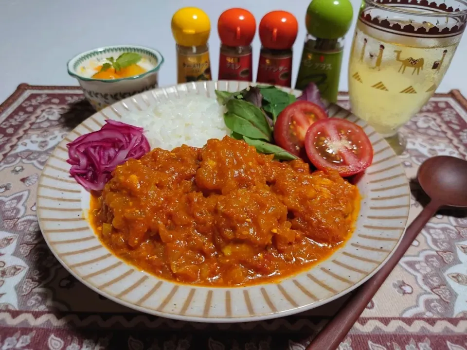 ❁スパイスチキンカレー
❁紫玉ねぎのアチャール
❁フルーツヨーグルト
❁レモングラスティー|みかんちょこさん