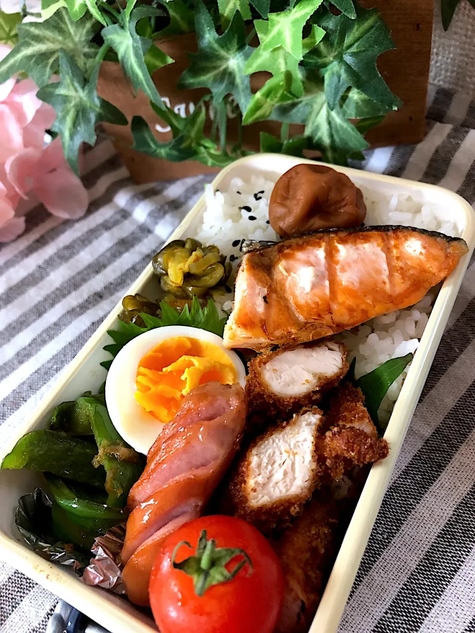 Snapdishの料理写真:シャケ弁当|kazumi_a♡さん