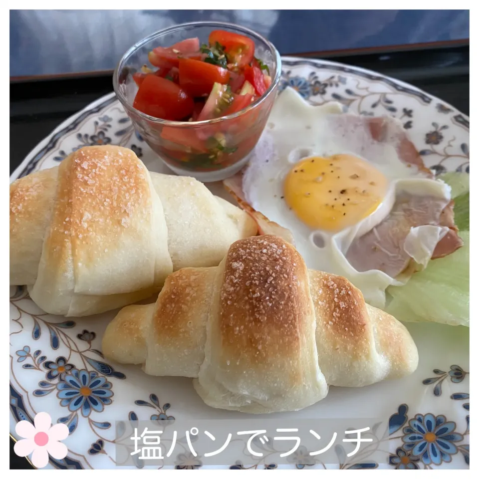 Snapdishの料理写真:塩パンでランチ❤️|いのっちさん