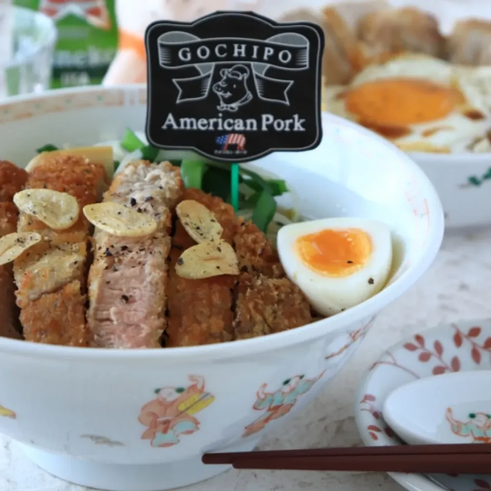 🌱とんかつラーメン🌱
後ろは、焼豚玉子飯

麺が見えないけど。
とんかつラーメン|ayaoさん