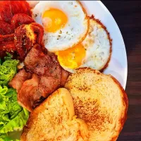 Easy Breakfast + Homebake Bread
簡単な朝食+自家製パン|Ujeen Cuiさん