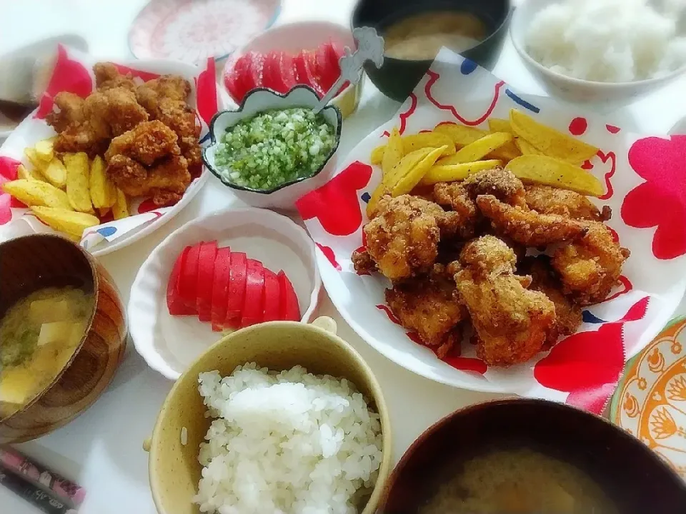 夕食(*^^*)
唐揚げ&ポテト
ぶり煮
冷しトマト🍅
めかぶときゅうりと長芋の漬物
お味噌汁(オクラ、豆腐)|プリン☆さん