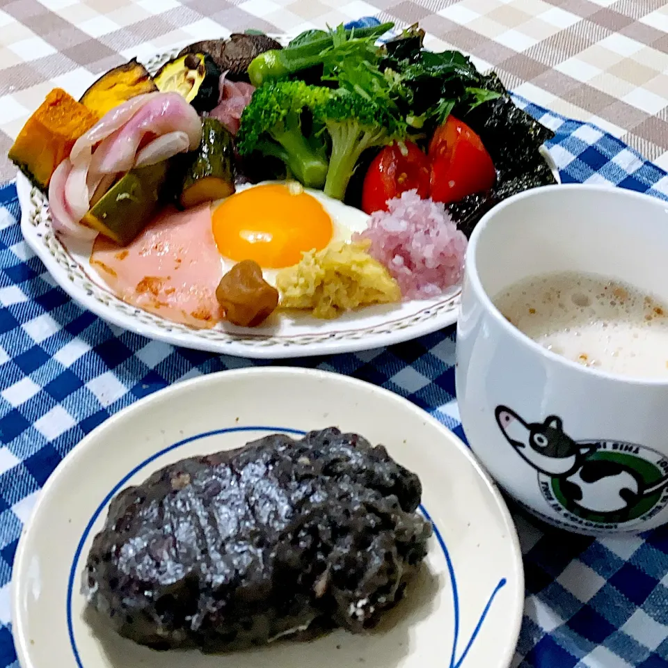 今日の朝ごはん★アーモンドミルクと米粉で小豆胡麻チーズの蒸しパン|riko30294さん