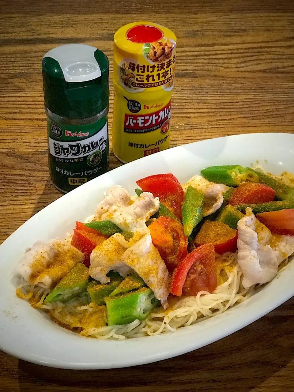 Snapdishの料理写真:カレーパウダーで夏のぶっかけ素麺|まーさん