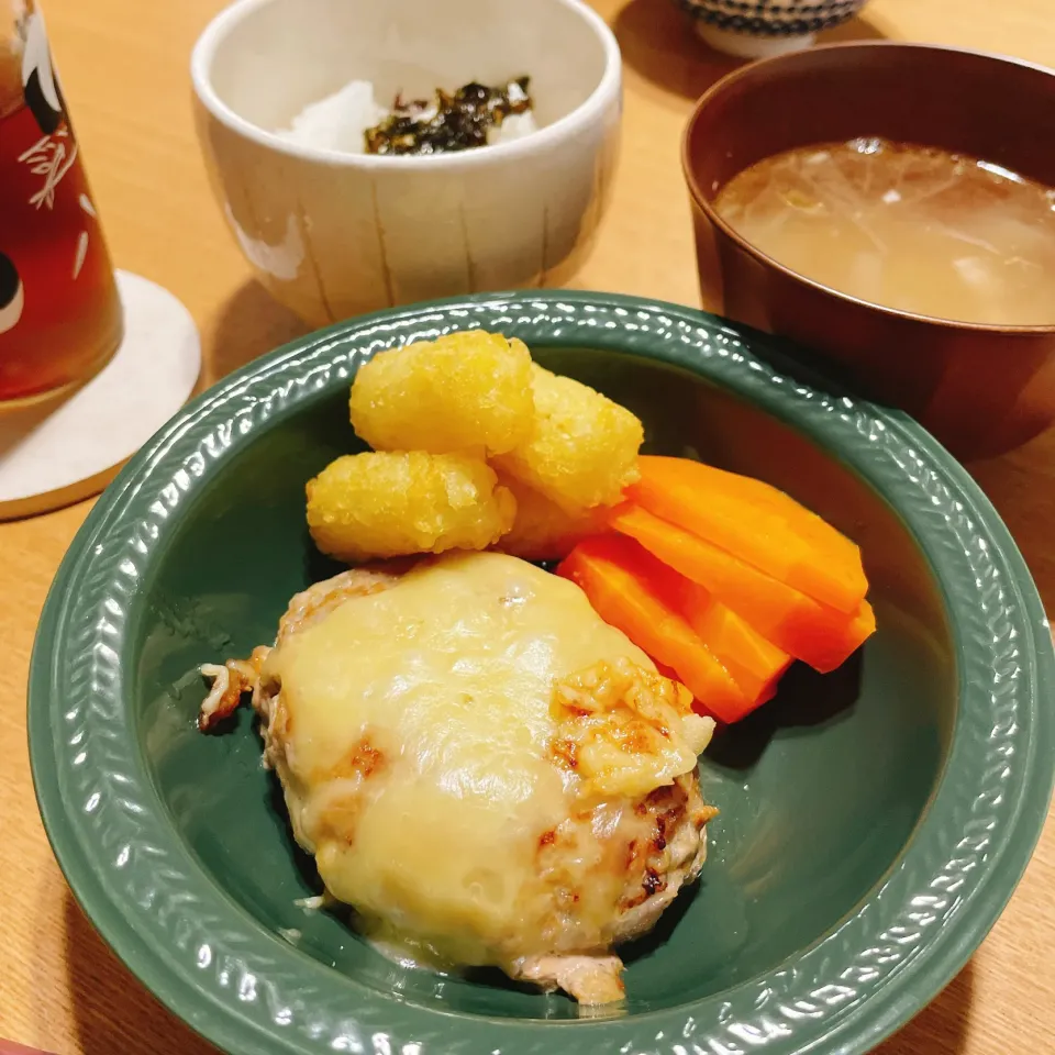 Snapdishの料理写真:チーズハンバーグ♡|38cさん