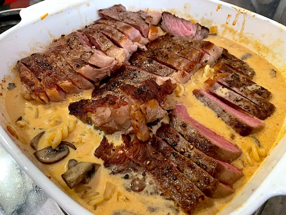 Snapdishの料理写真:Beef stroganoff|Jeremy Khooさん