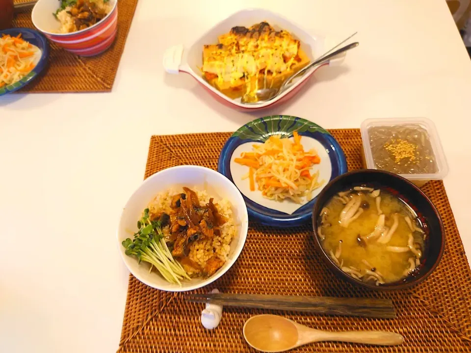 Snapdishの料理写真:今日の夕食　鰻飯、切り干し大根の煮物、ところてん、しめじとわかめの味噌汁、厚揚げのキムチチーズ焼き|pinknari🐰🌈さん