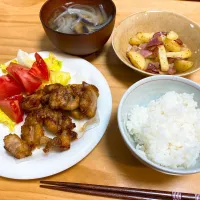 Snapdishの料理写真:揚げないから揚げ・ジャーマンポテト・みそ汁|Rinaさん