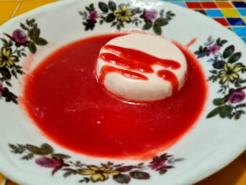 Snapdishの料理写真:Panna Cotta and Raspberry Coulis|Zaakirah Hattasさん