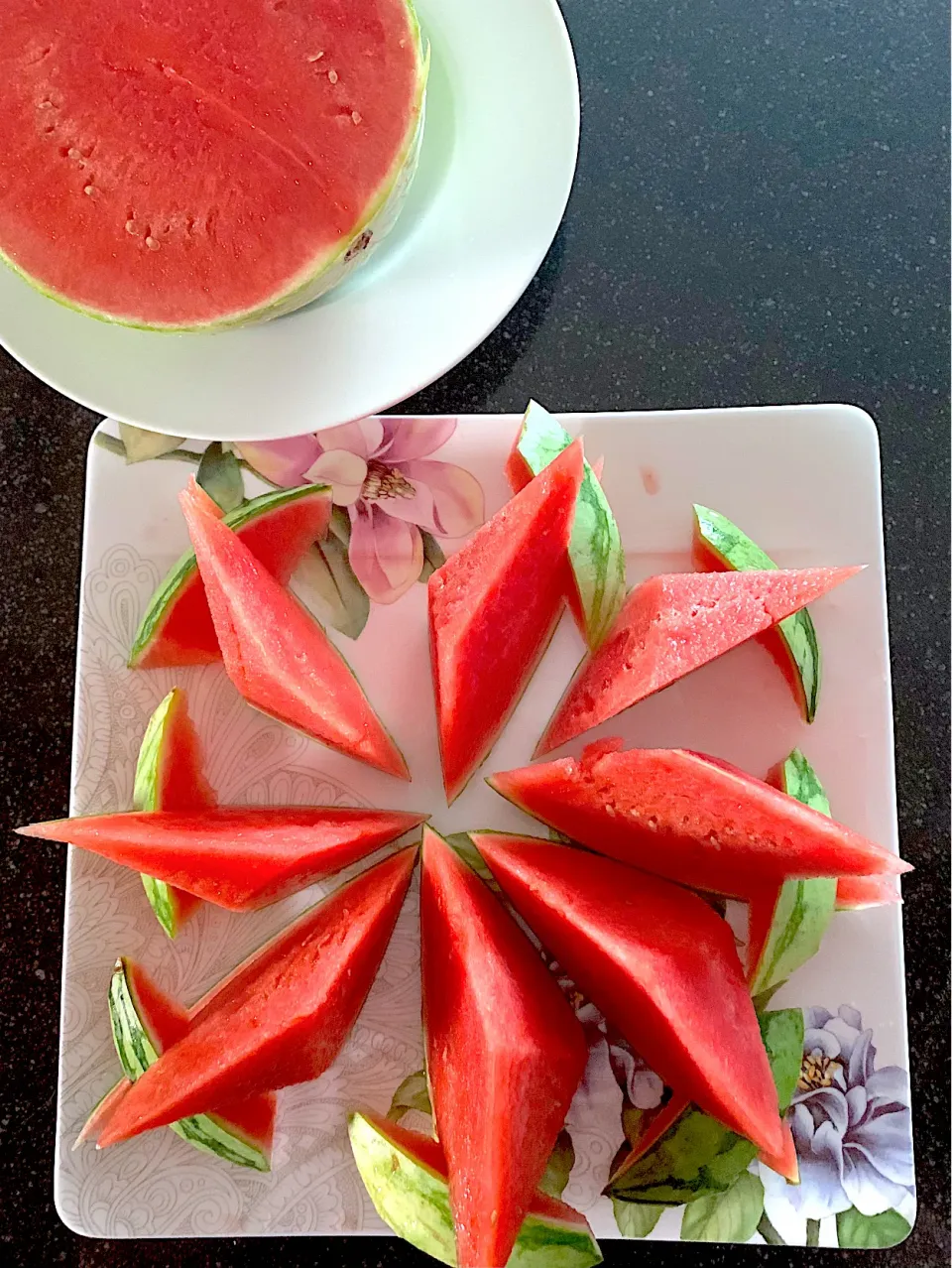 Snapdishの料理写真:ヨッチャンさんの料理 【メロンカット】つまんで食べやすい切り方🍈|シュトママさん