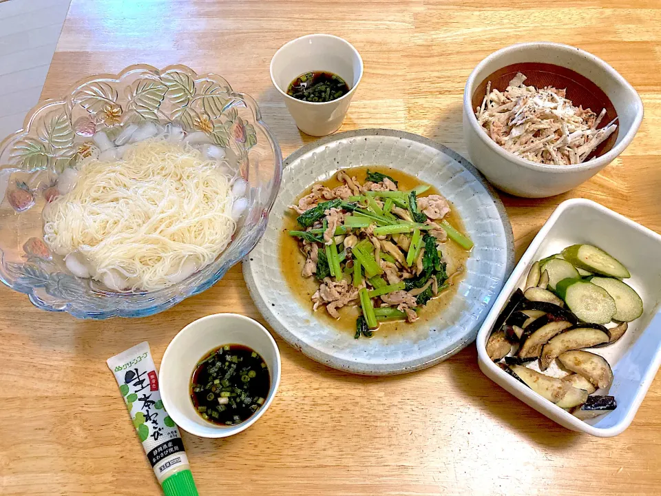 素麺、小松菜と豚肉の炒めもの、大根とツナのサラダ、糠漬け😋|さくたえさん