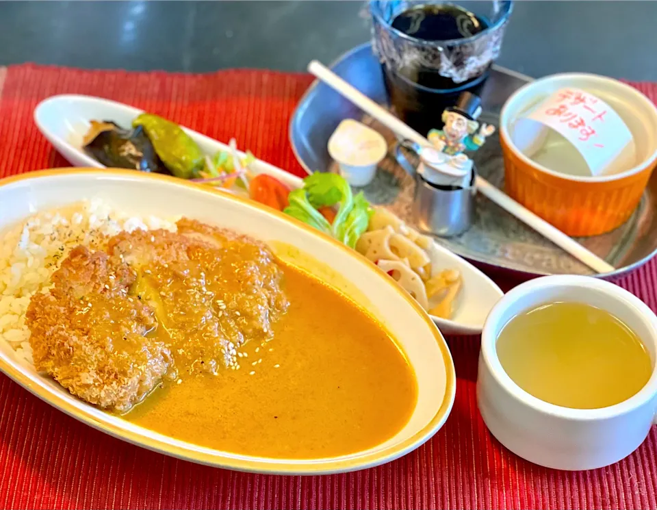 Snapdishの料理写真:カツカレー　Cook House Tsubaki|Toshimasa Chibaさん