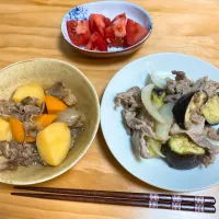 Snapdishの料理写真:肉じゃが・味噌炒め・トマト|Rinaさん