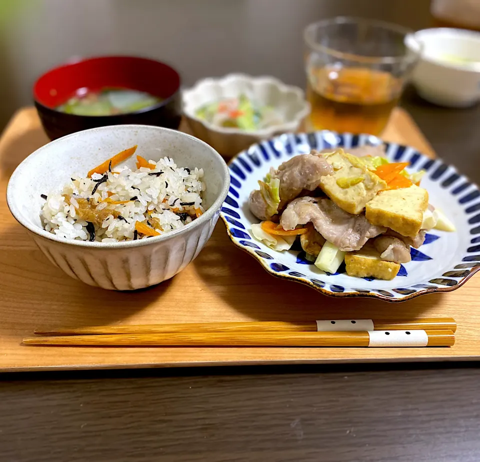 豚肉と厚揚げの柚子胡椒炒め　きゅうりと春雨のサラダ|ちぐあささん