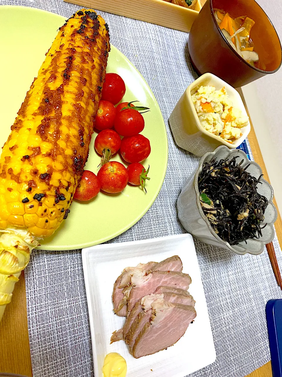 マルコメさんありがとう😍親戚のとうもろこしで醤油麹焼き🌽ローストポーク、なかしましほさんのひじきのマリネ|1614さん