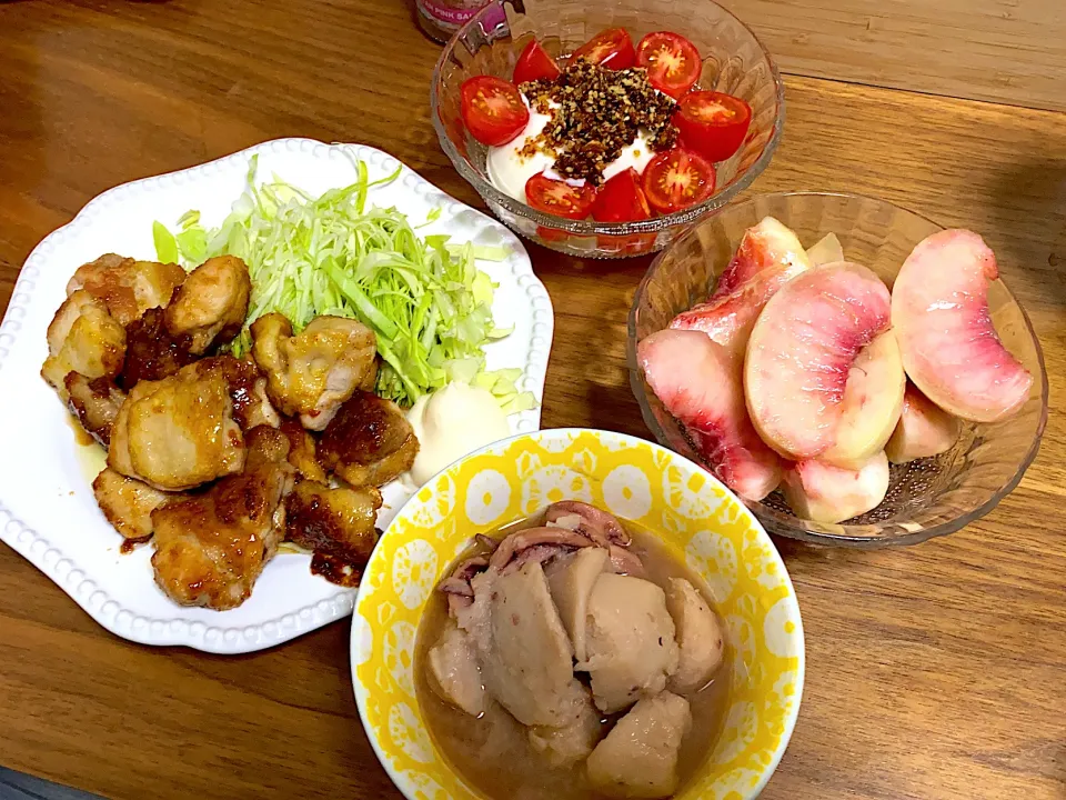 Snapdishの料理写真:鶏のうまいうまい焼き、いかと里芋の煮物、トマト豆腐カリカリのせ|aico☆さん