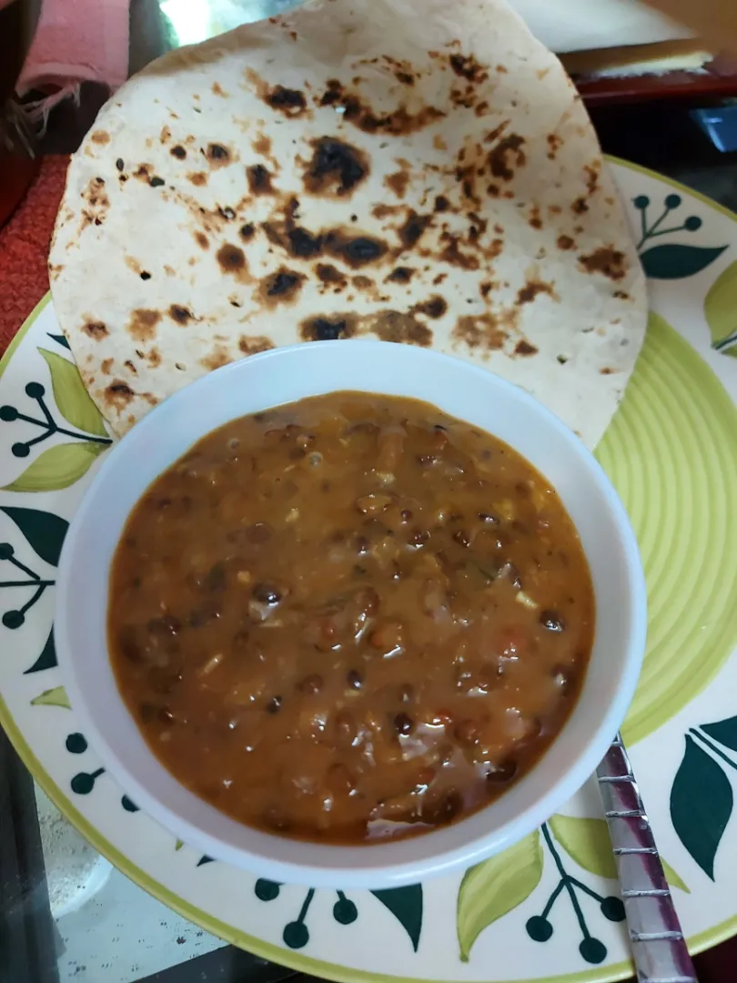 Home made dall makhni tandoori roti|partapさん