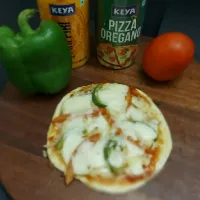 veggie pizza
onion, tomato and capsicum|T Lさん