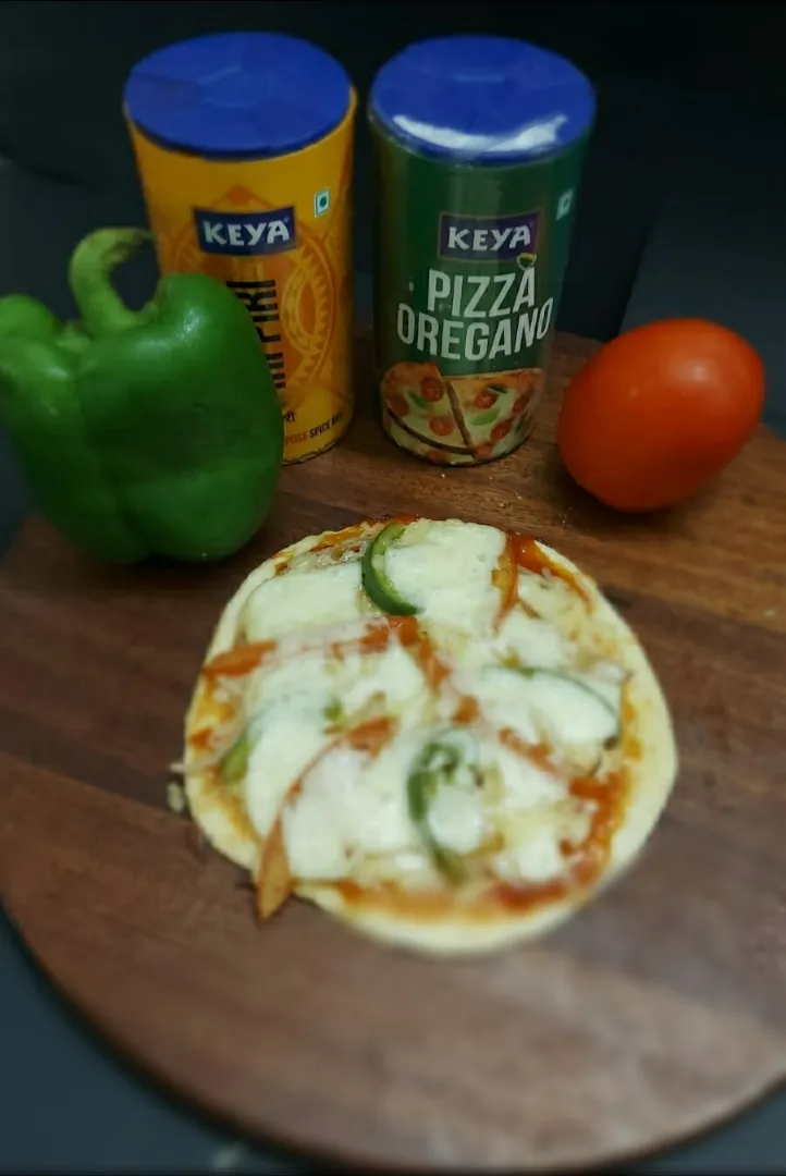 veggie pizza
onion, tomato and capsicum|T Lさん