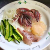 夏が旬のアジとムツとカワハギの刺身