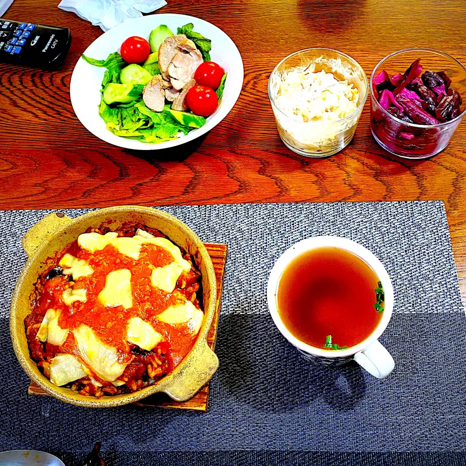 Snapdishの料理写真:焼きカレー、さらだ、パセリのコンソメスープ、常備菜、漬物|yakinasuさん