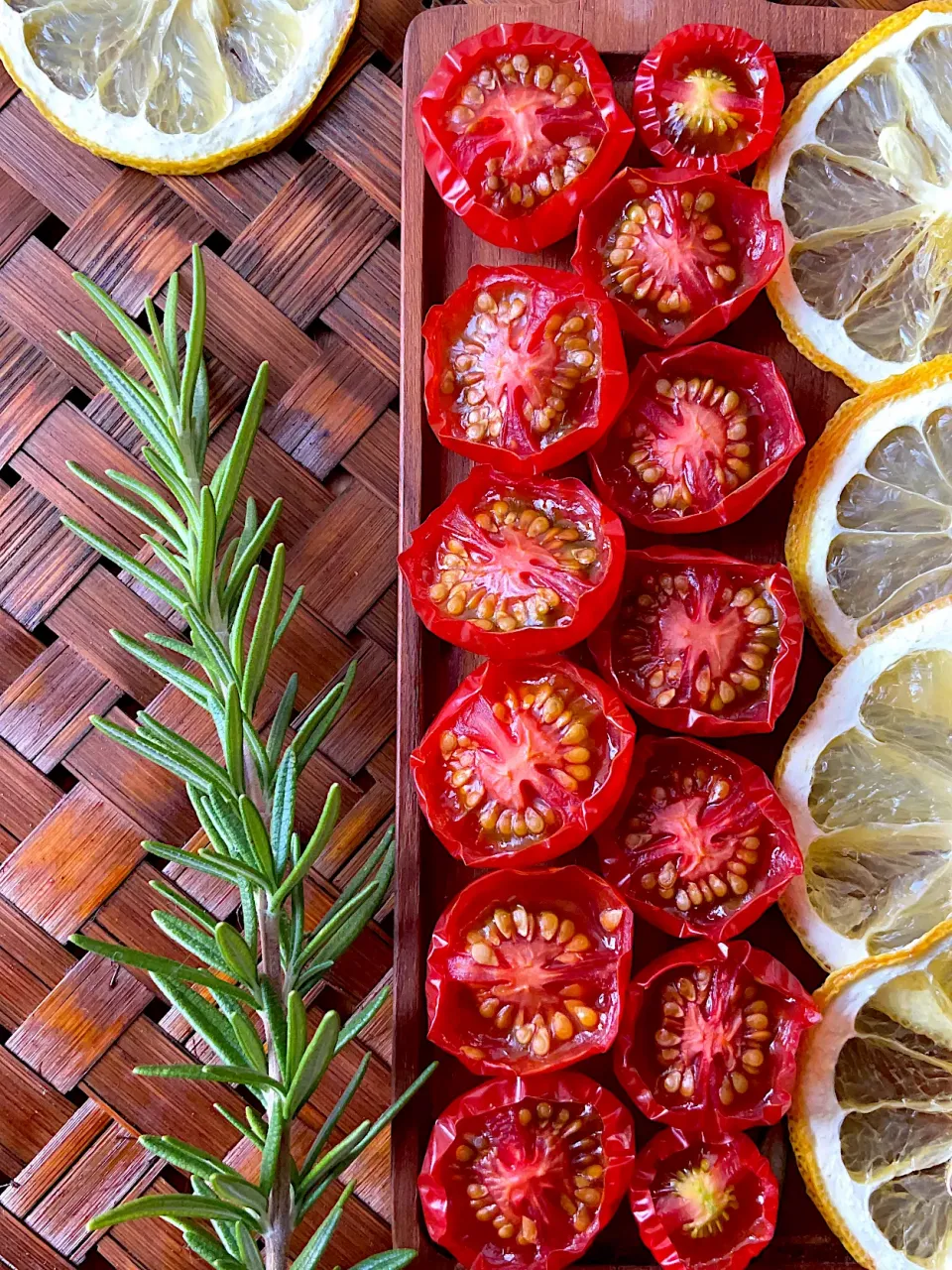 Snapdishの料理写真:セミドライトマトと🍅セミドライレモン🍋|9421beruさん