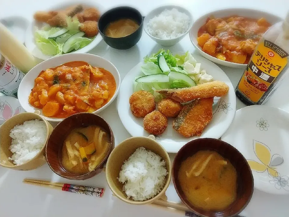 夕食(*^^*)
ホタテとサーモンフライ&サラダ🥗
鶏肉とじゃがいもとエリンギの|プリン☆さん