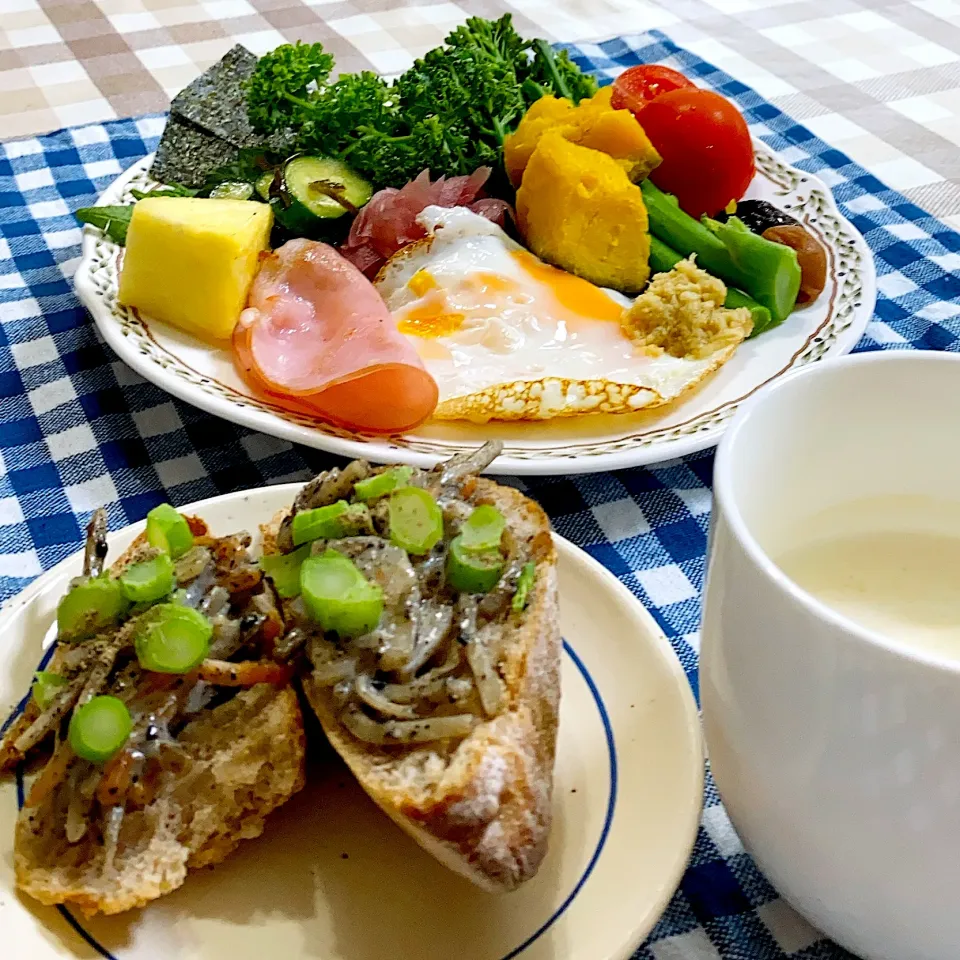 今日の朝ごはん★胡麻マヨきんぴらサラダのライ麦パン|riko30294さん