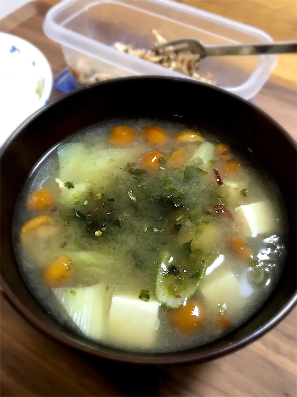 Snapdishの料理写真:なめこと豆腐のお味噌汁|morimi32さん