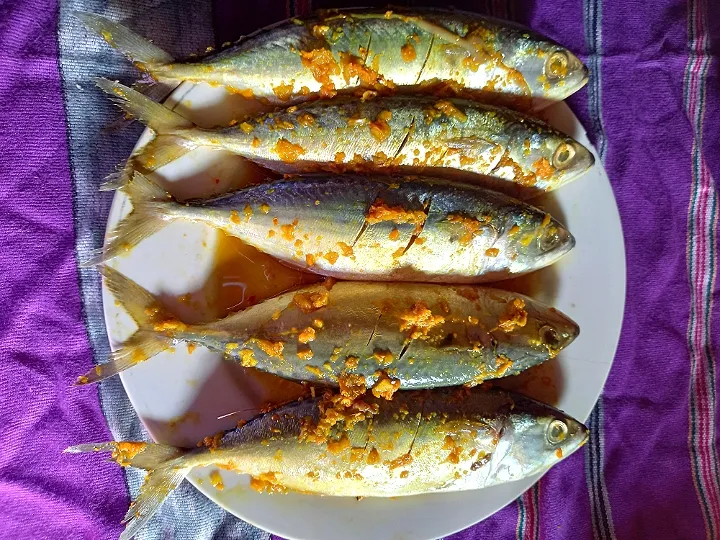 Kembung bumbu kuning siap goreng|arieさん