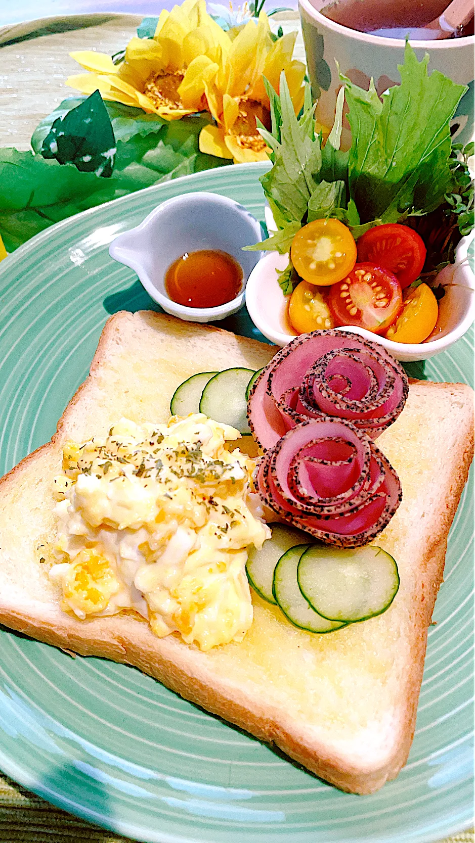 タルタルソースと、パストラミのパン朝食🍞|🌼はなちゃん🌼さん