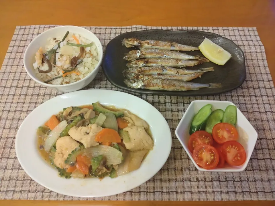 ☆鶏肉　ゴーヤの炒め物
☆焼きシシャモ
☆ミニキュウリ浅漬けとミニトマト
☆山菜炊き込みご飯|chikakoさん