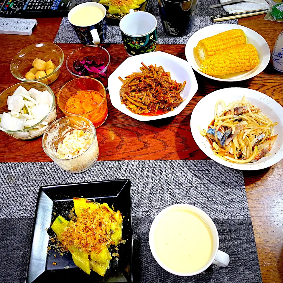 牛蒡と牛肉のきんぴら、焼き茄子、とうもろこし、玉ねぎとしめ鯖のポン酢和え、里芋煮、冷たいポタージュ、常備菜、漬物|yakinasuさん