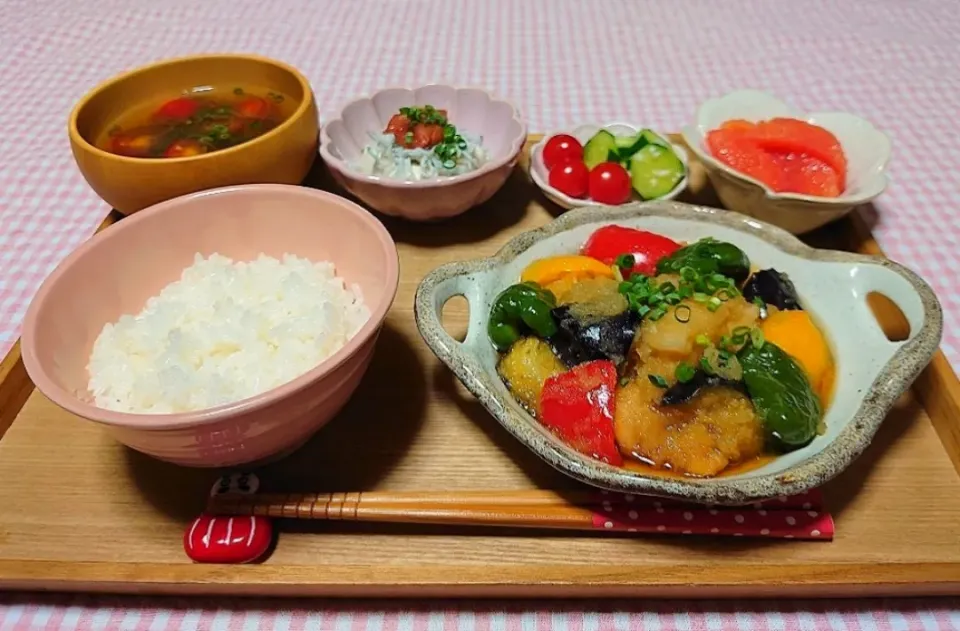 ❁鶏肉と夏野菜のみぞれ煮
❁梅しらす冷奴
❁きゅうりの塩糀浅漬け
❁ごはん
❁ミニトマトとめかぶの和風スープ
❁レッドグレープフルーツ|みかんちょこさん