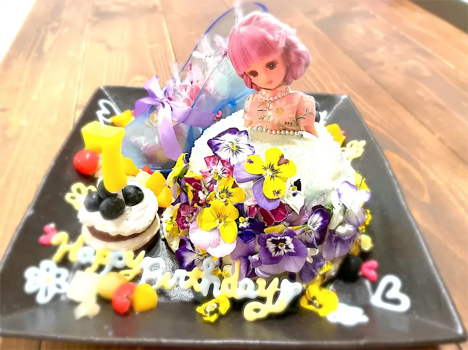 お誕生日ケーキ♡エディブルフラワー|ぁかねまンさん